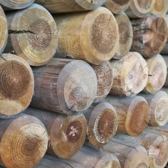 postes de madera tratados